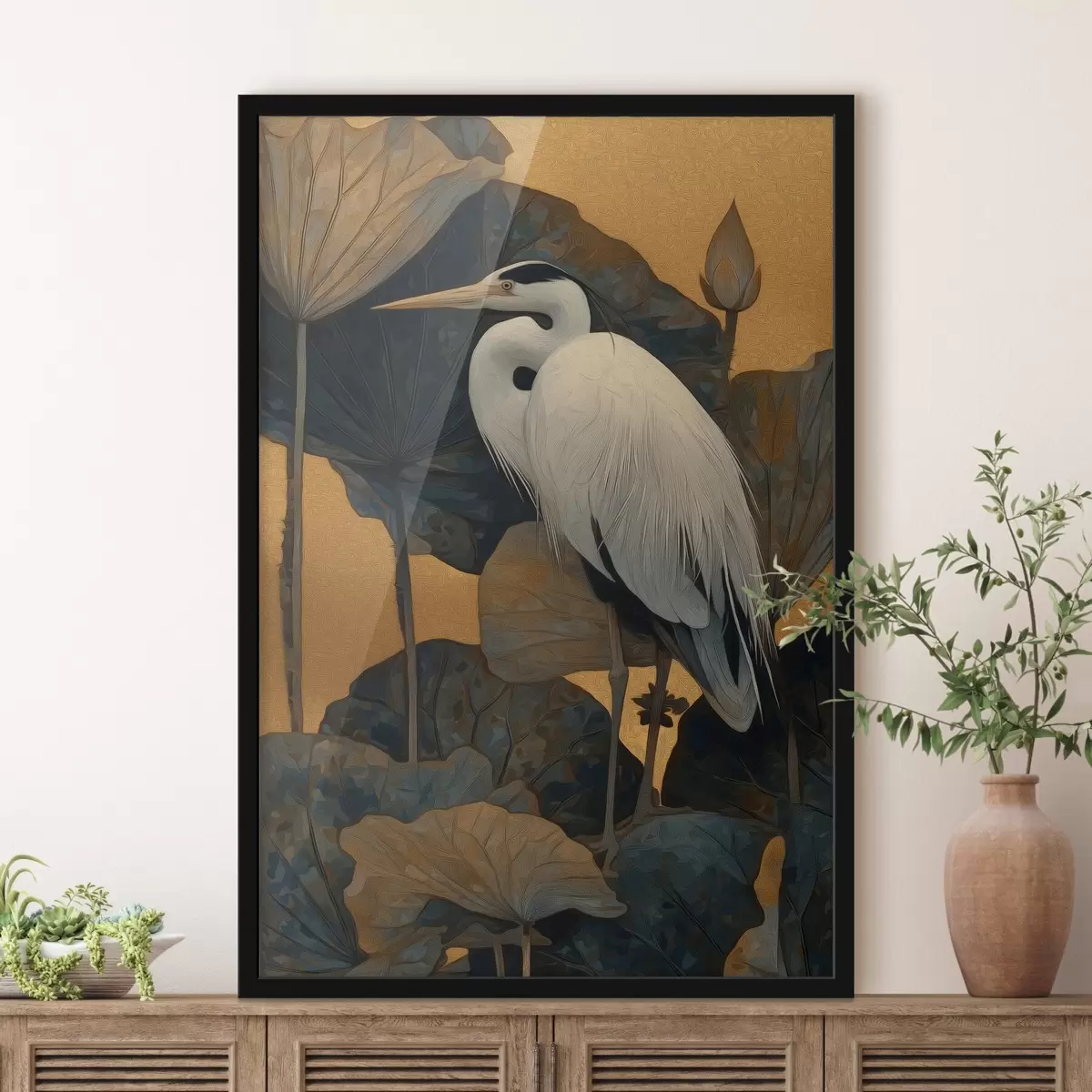 Poster Witte reiger tussen grote bladeren op een warme achtergrond f46147