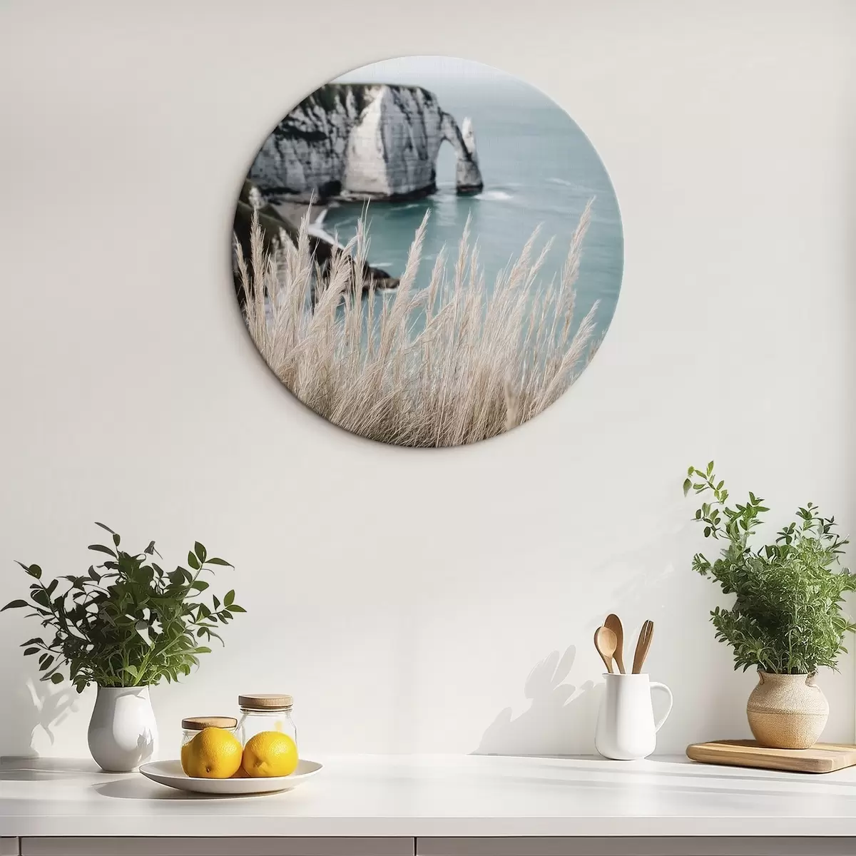 Ronde schilderijen Zee en rotsboog, uitzicht door droog gras r46142