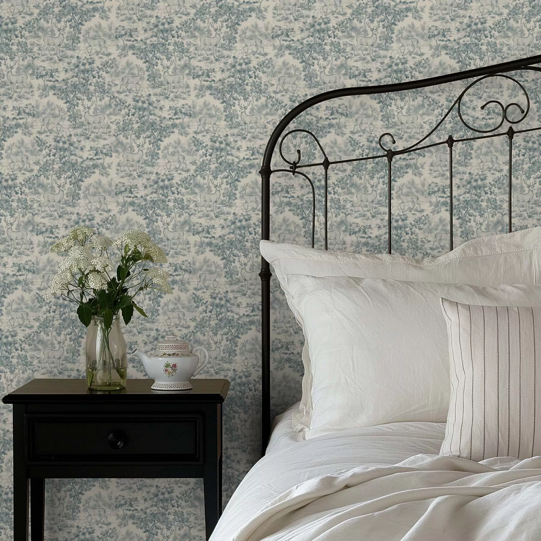 Fotobehang Monochroom hertengezicht in het bos a00748