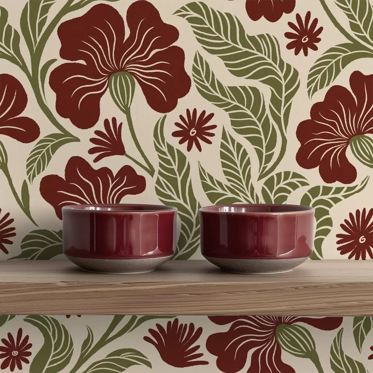 Behang Bordeauxrode bloemen met groene bladeren op een lichte achtergrond a00761