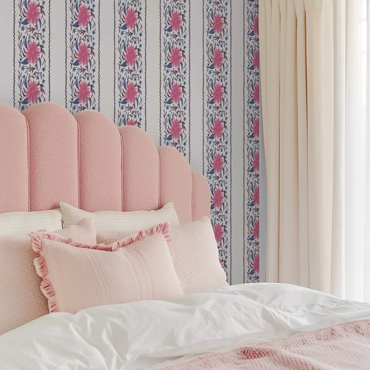 Behang Verticale bloemenstrepen in roze-paarse tinten a00810