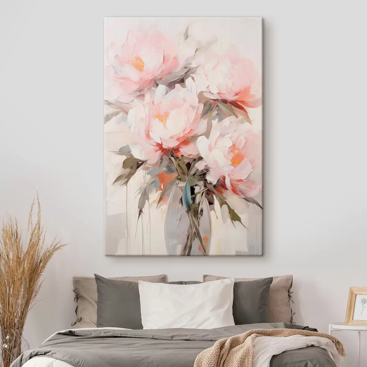  Schilderijen Een boeket roze en witte pioenrozen in een glazen vaas, zachte penseelstreken, pastelkleuren, neutrale achtergrond s46295