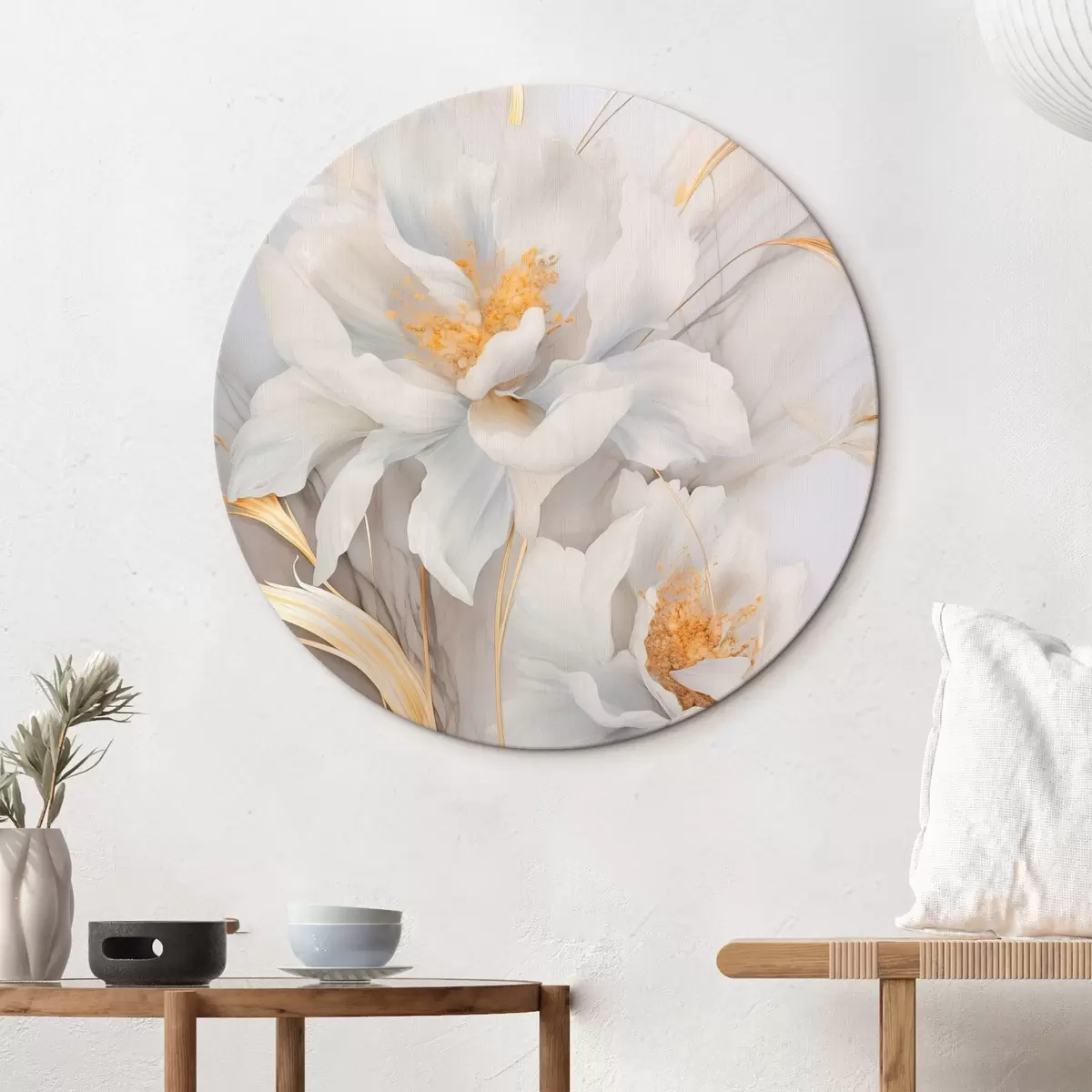Ronde schilderijen Witte bloemen met gele stampers en stelen, delicate bloemblaadjes, elegante compositie, neutrale achtergrond r46293