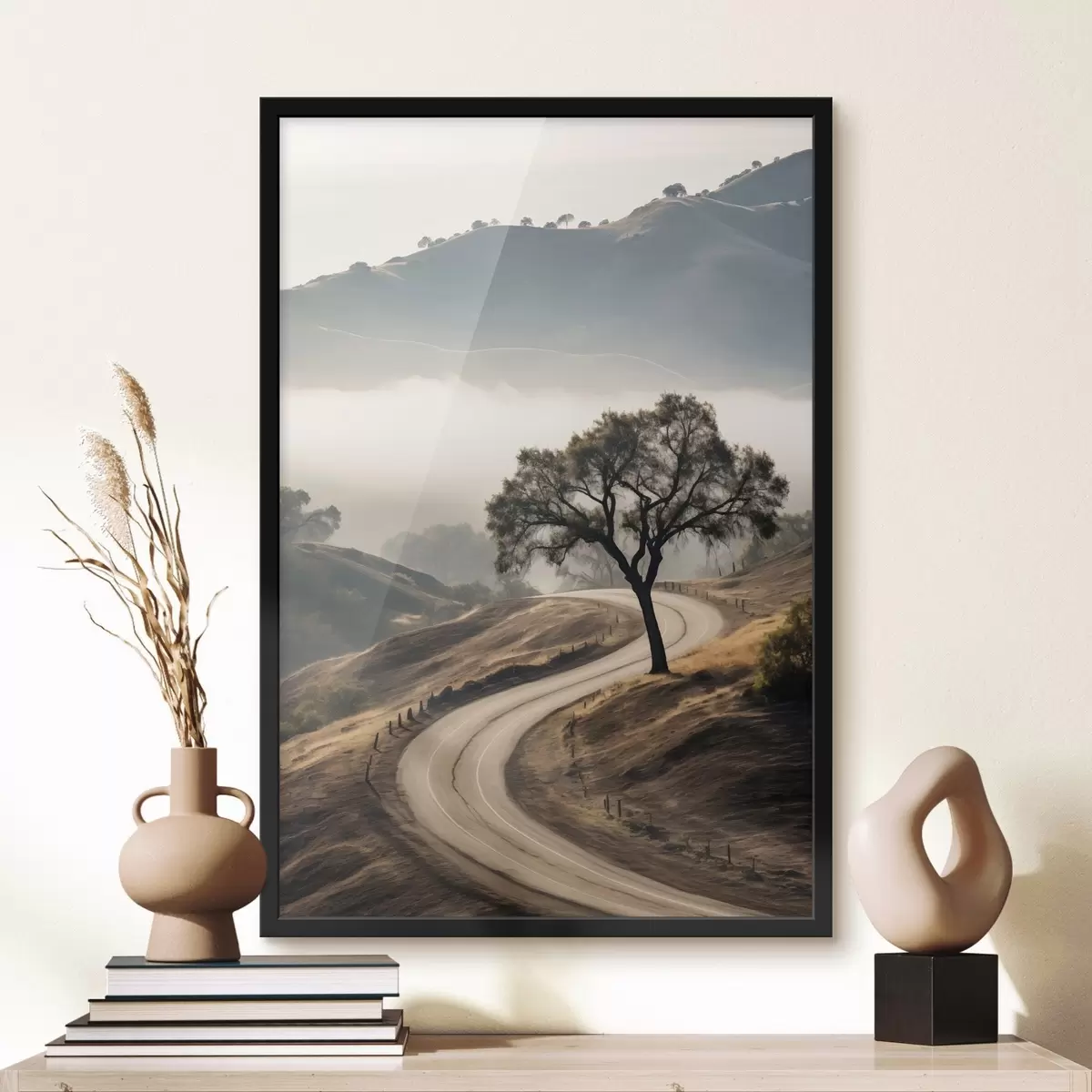Poster Een kronkelende weg door glooiende heuvels met een boom op de voorgrond, de achtergrond met mist en bergen f46288