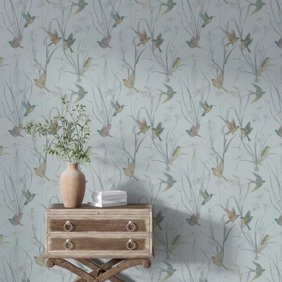 Fotobehang Vogels tussen weidegrassen op grijsblauwe grond a00776