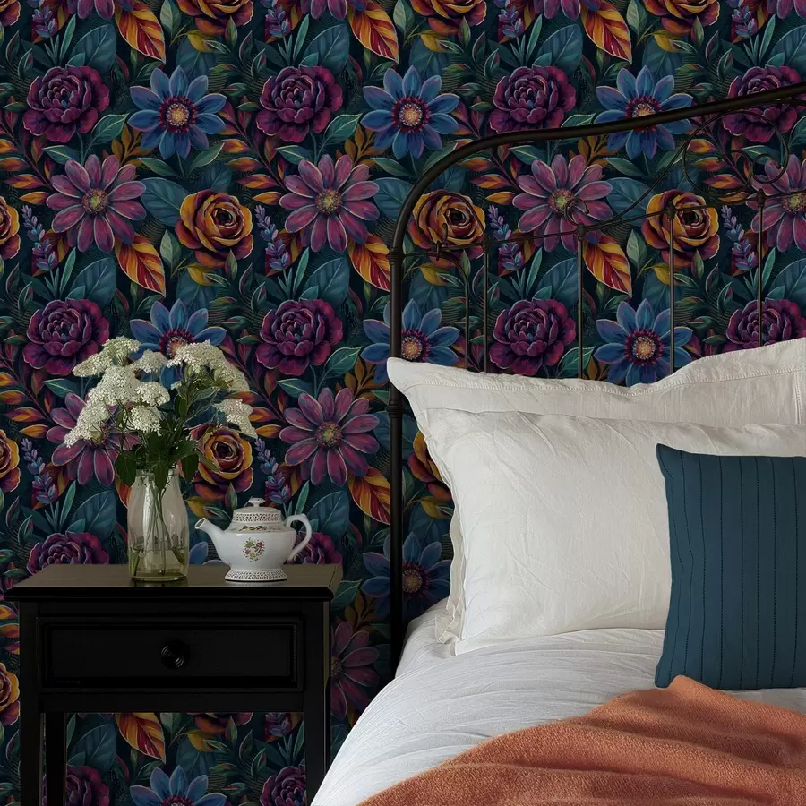 Fotobehang Levendige bloemen in juweelkleuren op diep marineblauw a00871