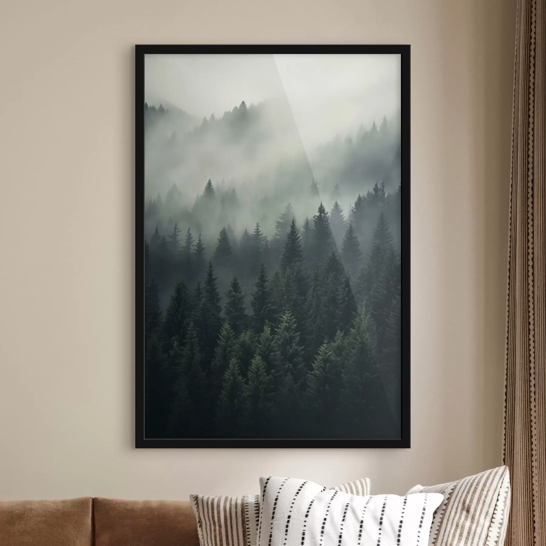 Fotobehang Mist die over een dichtbegroeid groenblijvend bos trekt f46512