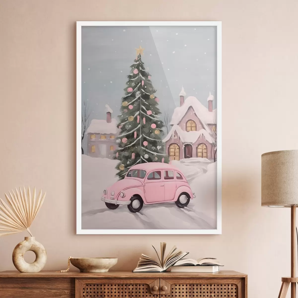 Poster Roze auto en versierde kerstboom buiten het huis f46621
