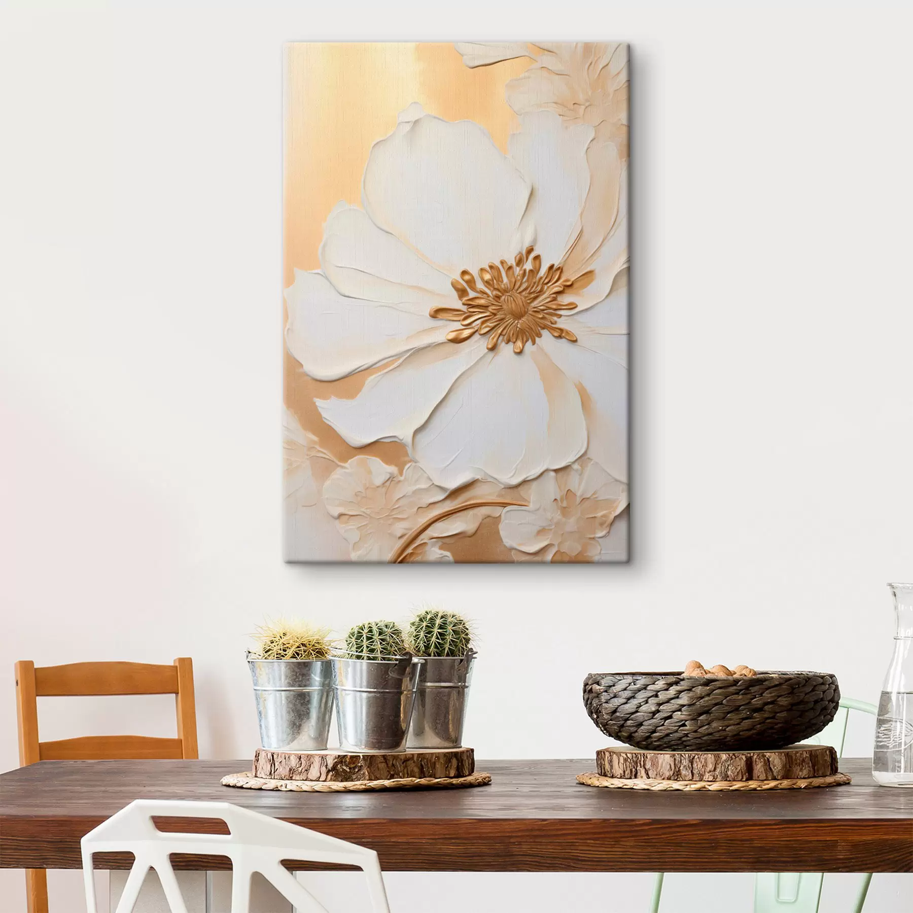  Schilderijen Witte bloem met delicate bloemblaadjes met dikke penseelstreken imitatie, op een lichtoranje gestructureerde achtergrond s46691