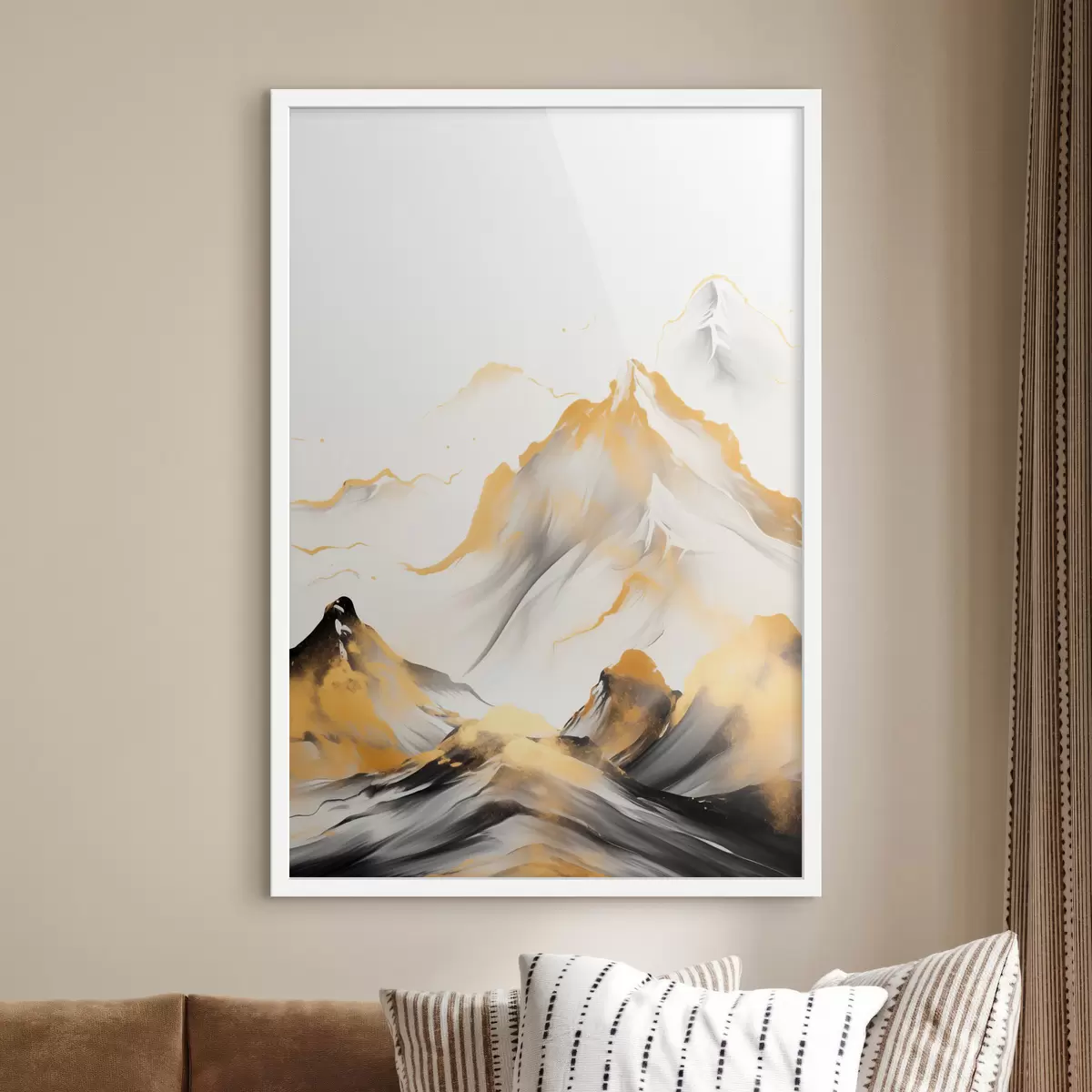 Poster Getextureerde gele en zwarte bergen met besneeuwde toppen, inktwasstijl, minimalistische bergketen f46683