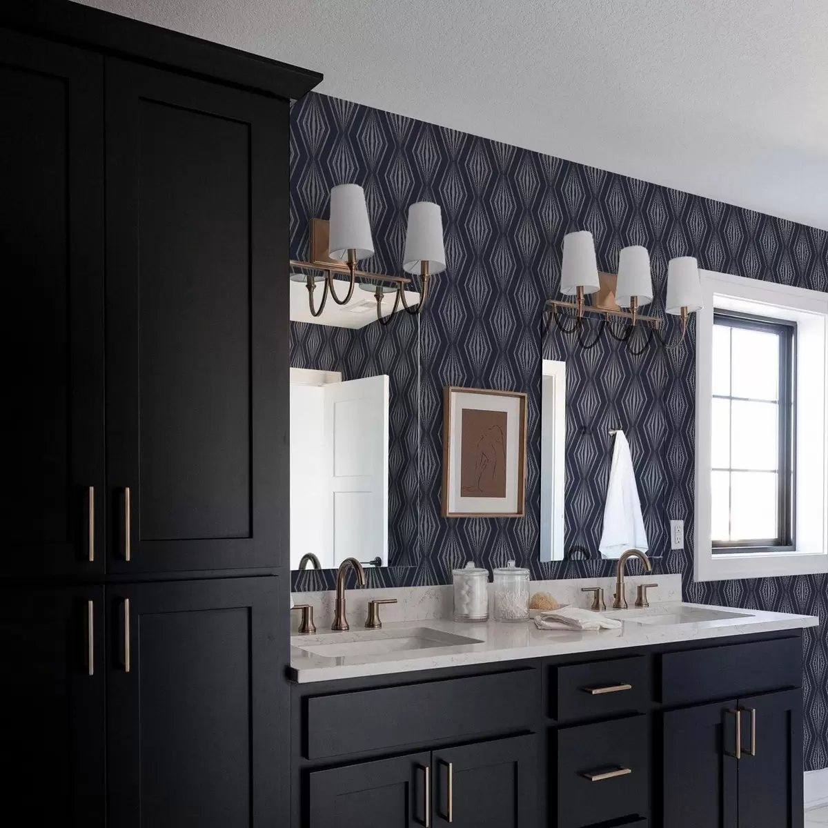 Behang Geometrische straalvormige diamanten op een donkerblauwe achtergrond a00925