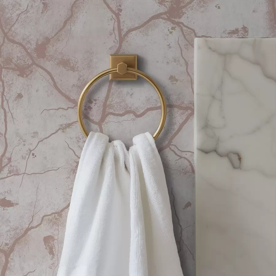 Fotobehang Licht beton met een kantwerk van roze scheurtjes en vlekjes a00987