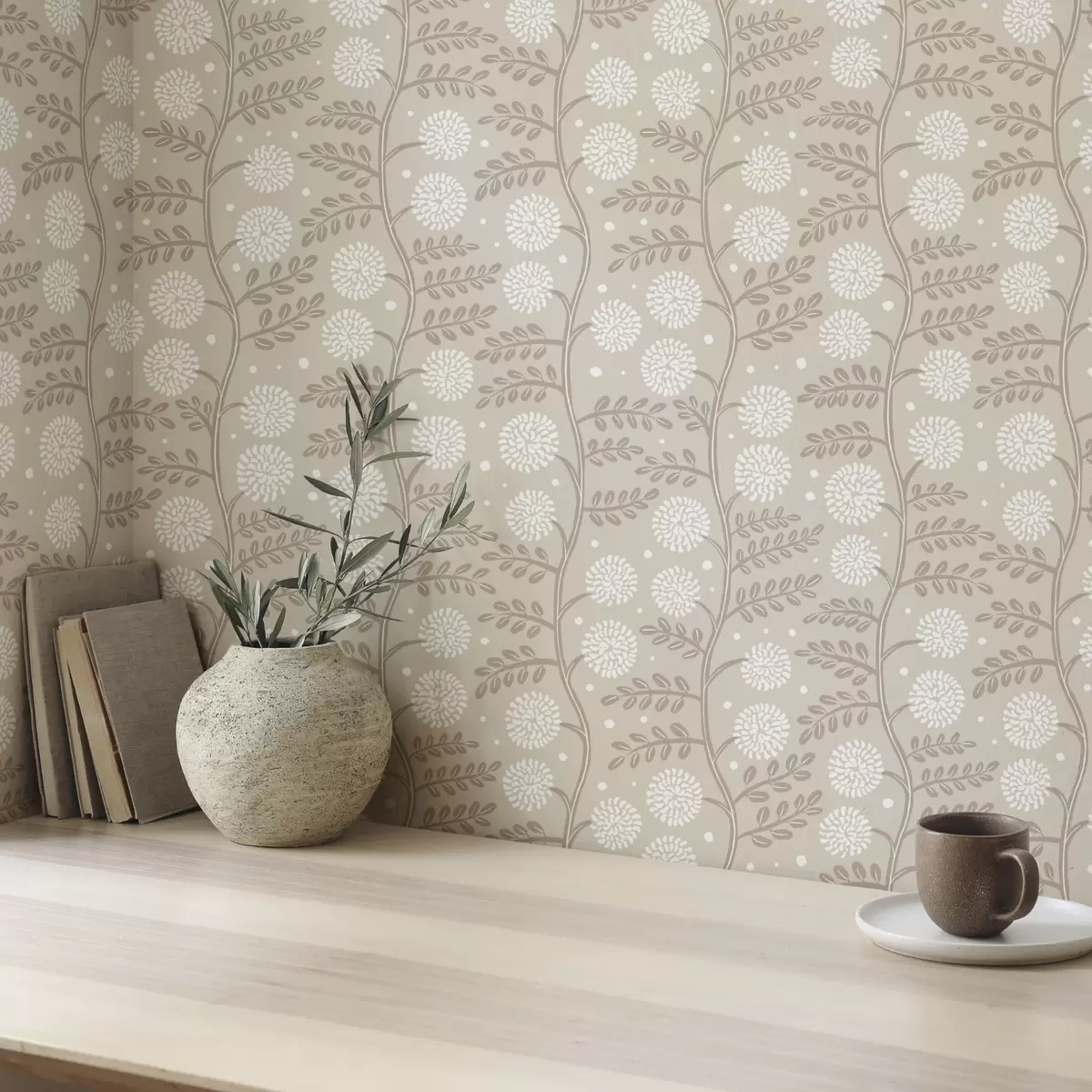 Behang Beige stengels met witte pluizige bloemen en zachte stippen a00997