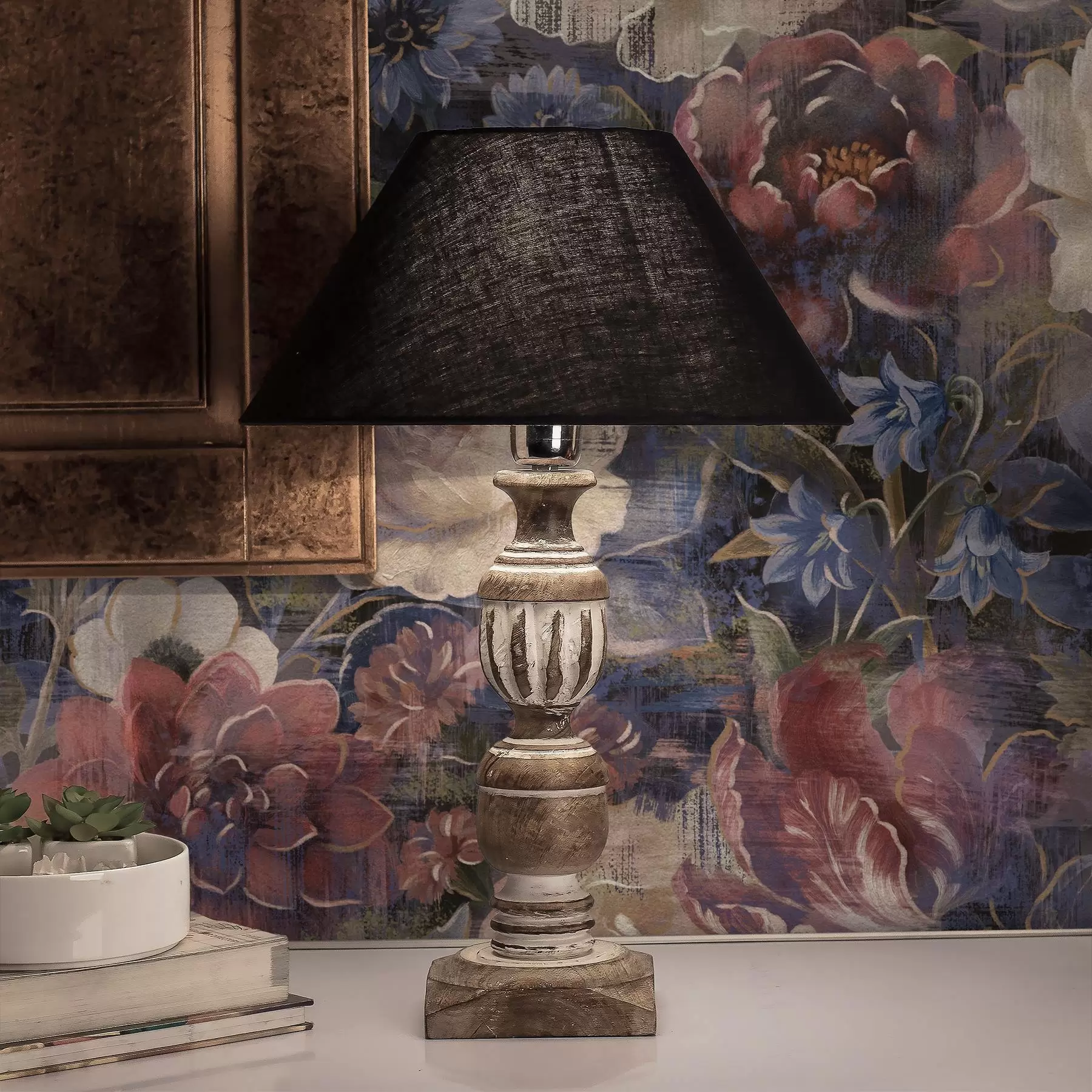 Fotobehang Schilderachtig boeket van grote bloemen op een diepe indigo achtergrond a01021