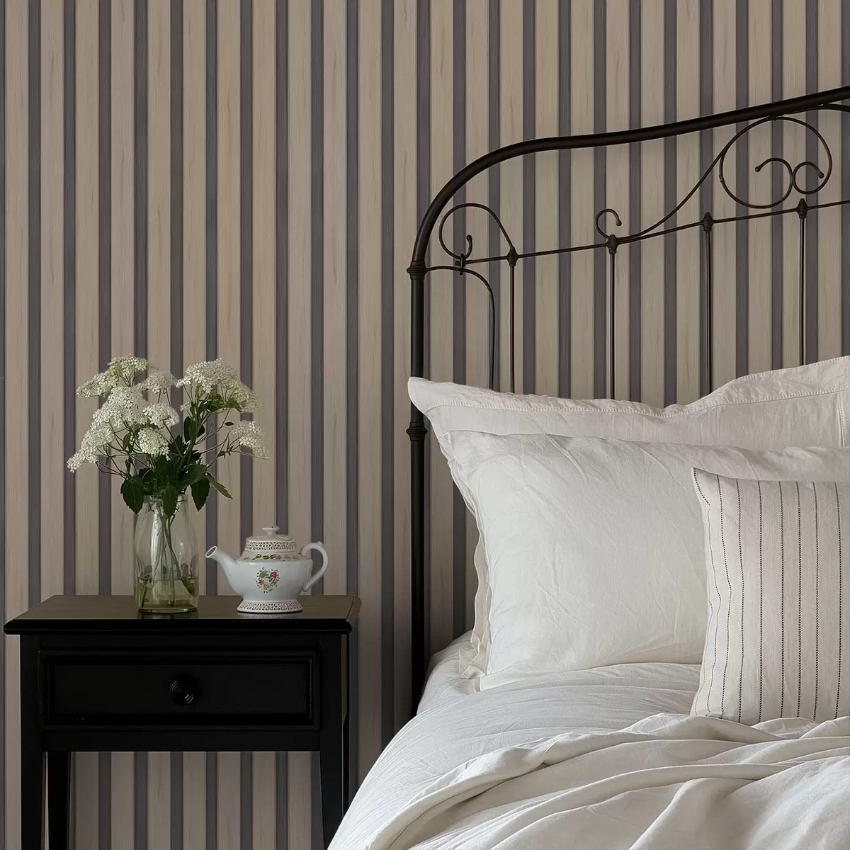 Behang Beige houten planken met donkere verticale strepen a01054v2