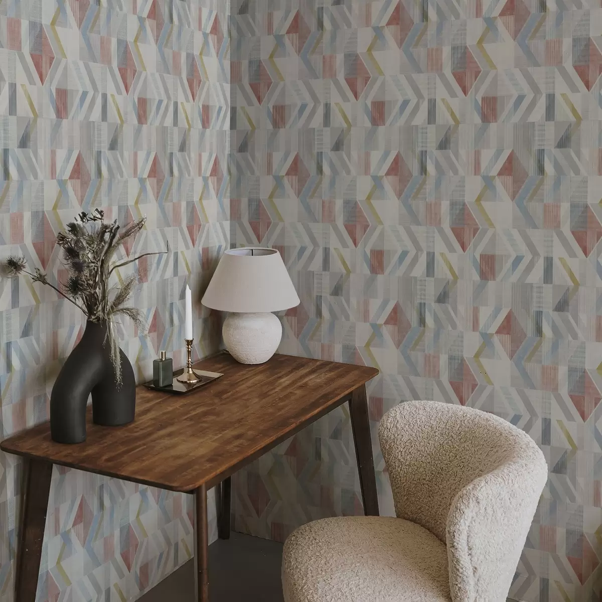 Behang Geometrische pijlen in pastelrode en blauwe tinten a01056