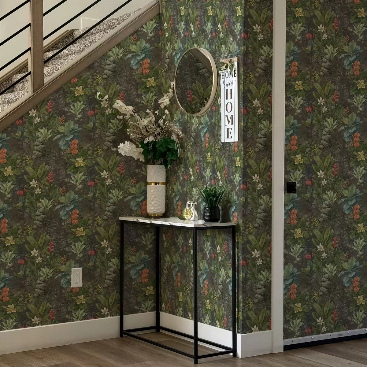 Behang Donkere tropische tuin met heldere bloemen en bladeren a01079