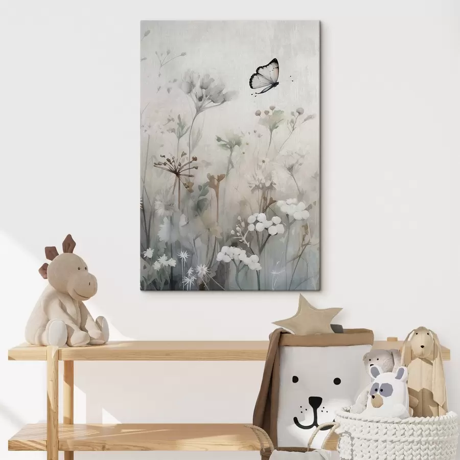 Fotobehang Vlinder op een achtergrond van wilde bloemen s46897