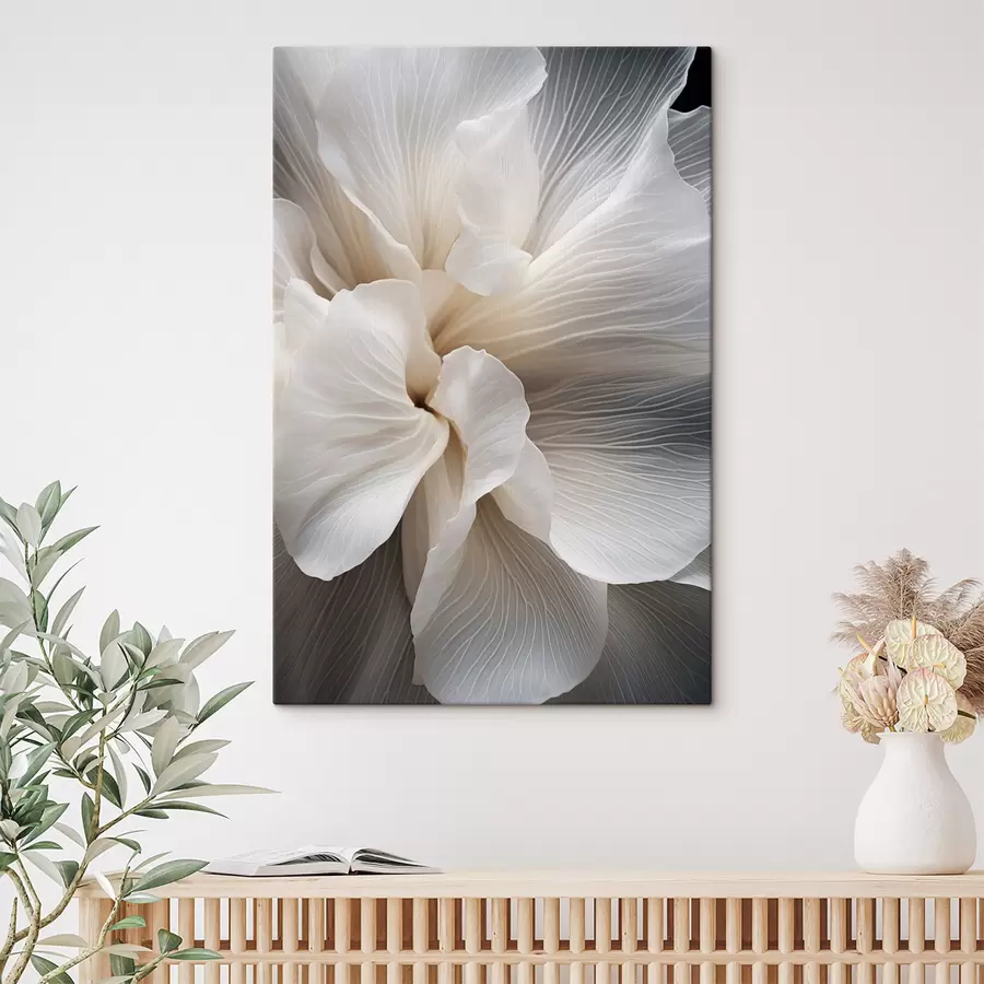  Schilderijen Close-up van delicate abstracte witte bloemblaadjes met ingewikkelde lijnen en een wazige donkere achtergrond s47018
