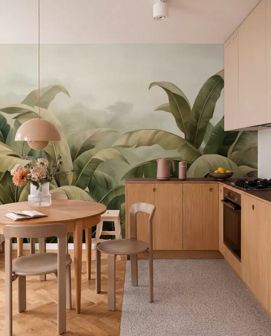 Fotobehang Getextureerd, dichtbegroeid jungle-landschap met grote bananenbladeren in gedempte groene en beige tinten w09613