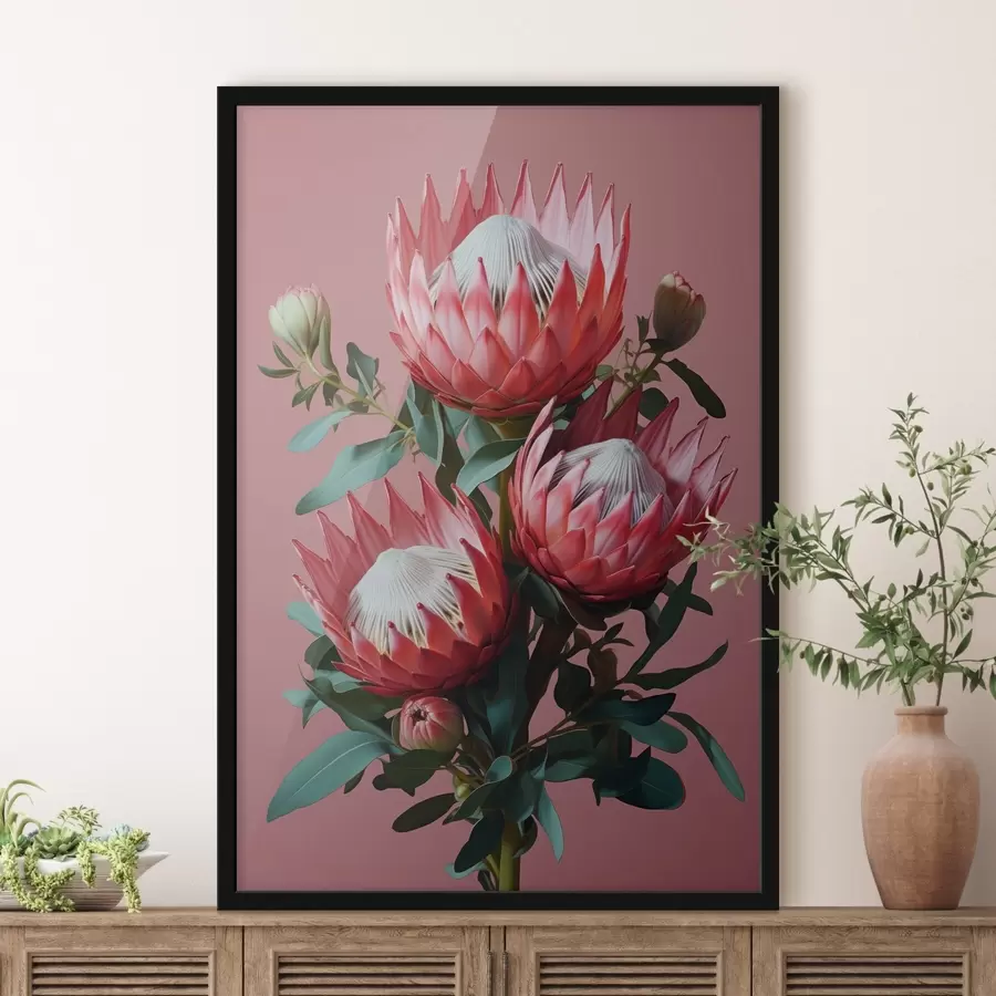 Fotobehang Protea-boeket met rode bloemblaadjes en groen blad op een roze achtergrond f46946