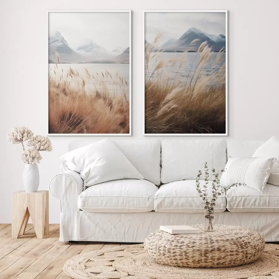 Fotobehang Pampagras met een meer en bergen op de achtergrond, zachte belichting, gedempte kleuren, naturalistische stijl d00884