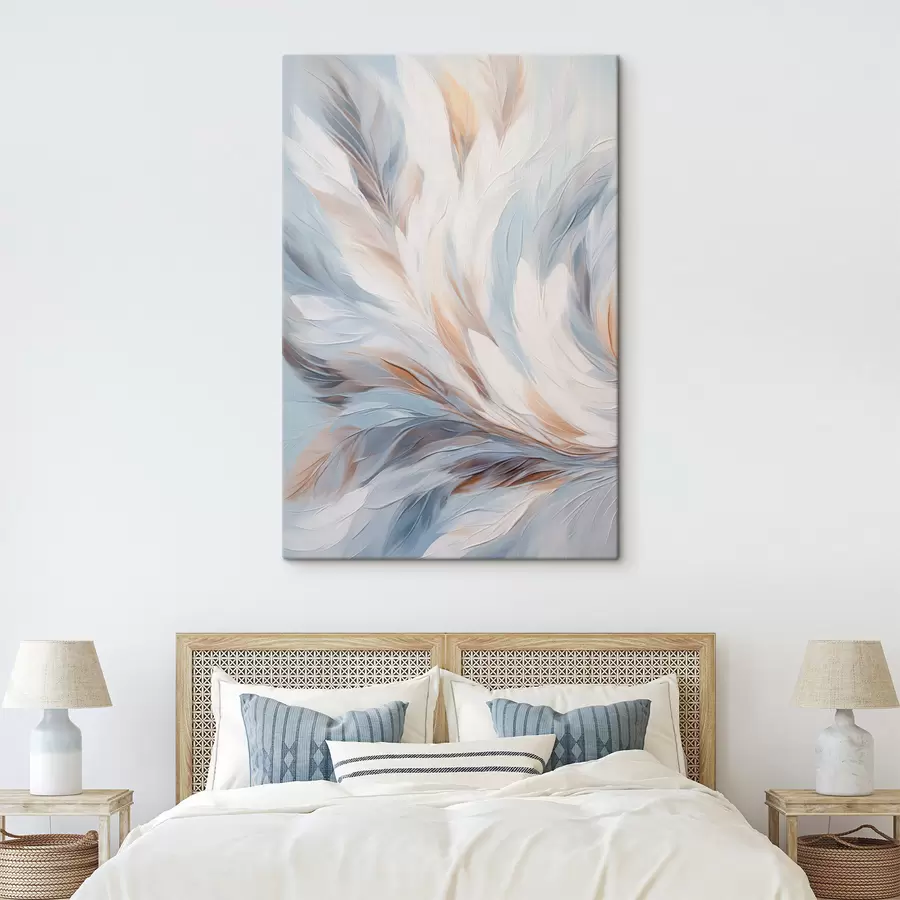  Schilderijen Abstract schilderij van veren in tinten wit, blauw en bruin, met een zachte, vloeiende textuur en een lichte achtergrond. s47417