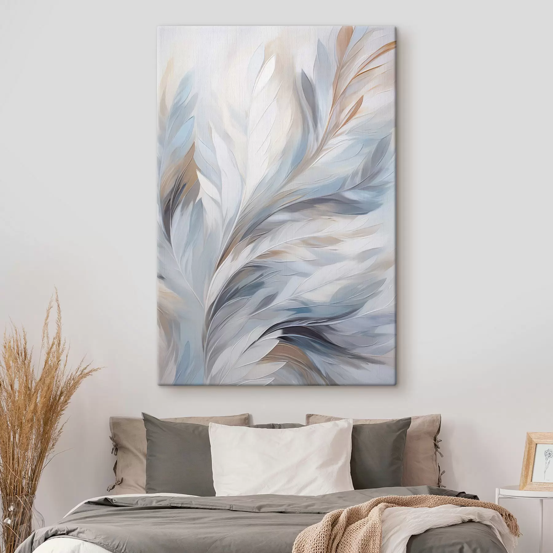  Schilderijen Delicate lichtblauwe en bruine veren met een zachte, etherische textuur, tegen een witte achtergrond s47416