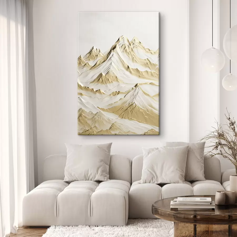  Schilderijen Een landschap van gele, met sneeuw bedekte bergen met scherpe toppen en diepe valleien onder een heldere hemel. s47420