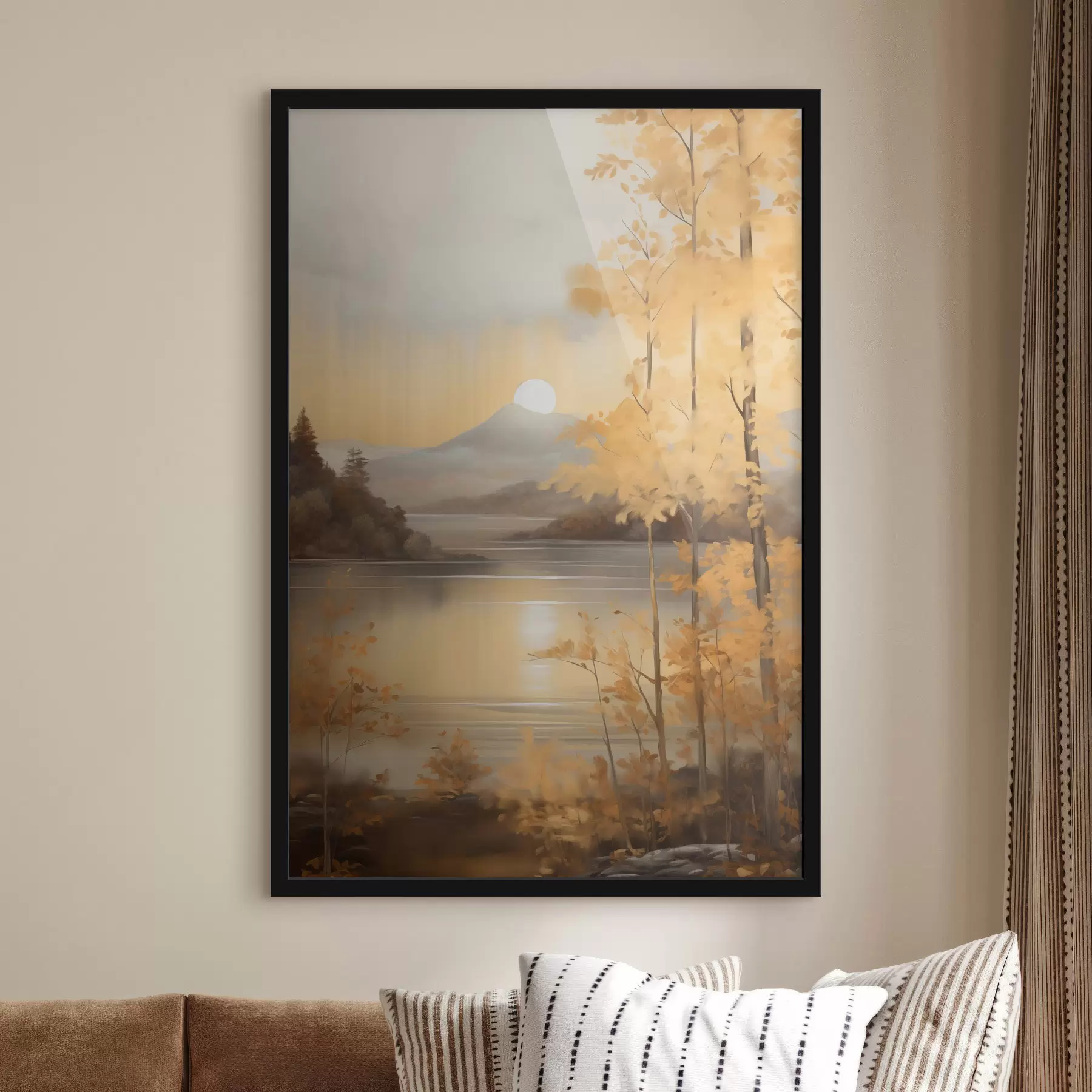 Fotobehang Herfstbomen met oranje bladeren omlijsten een rustig meer met bergen in de verte onder een bewolkte hemel. f47440