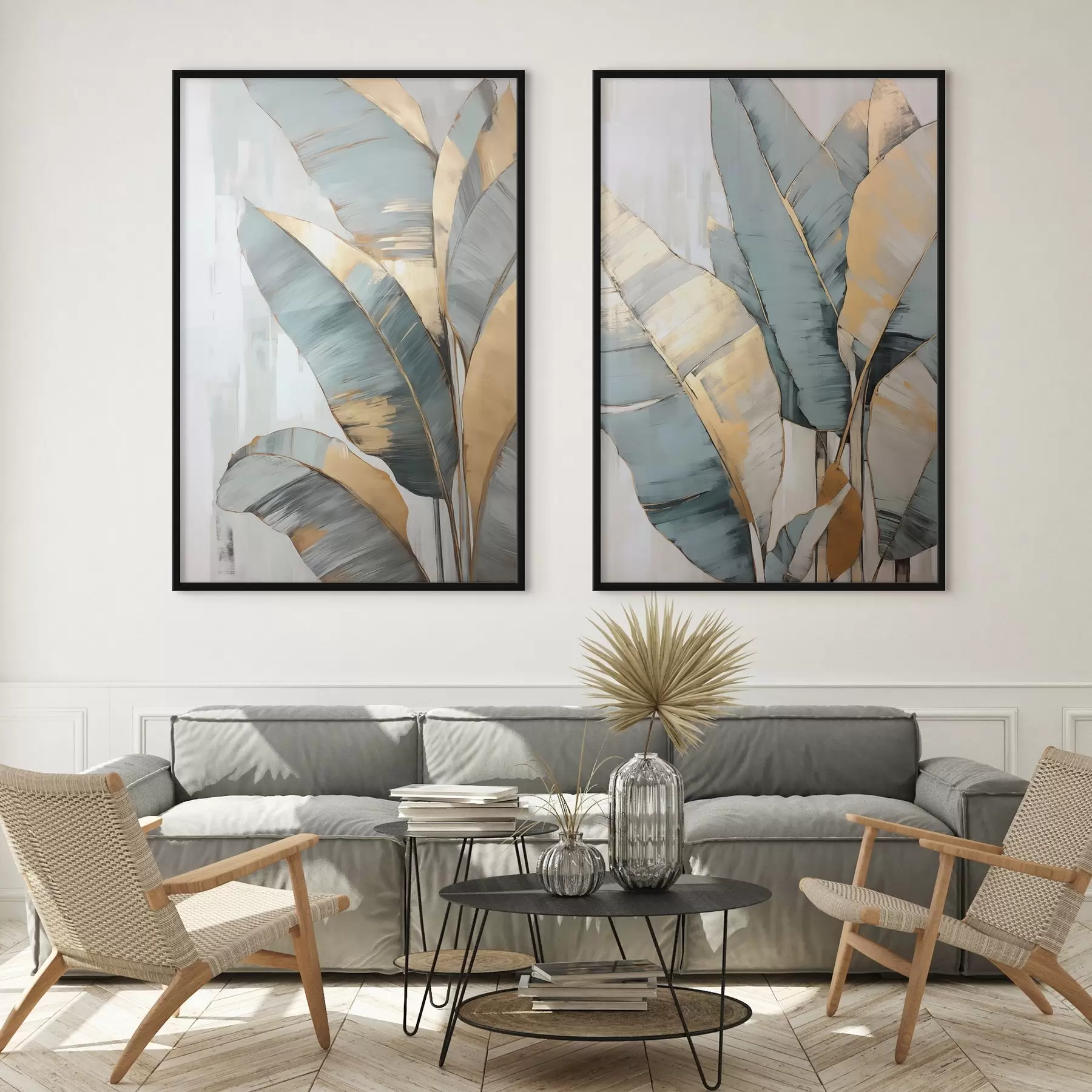 Fotobehang Een set gedempte blauwe, grijze en gele bananenbladeren met zichtbare penseelstreken, op een witte abstracte achtergrond d00645