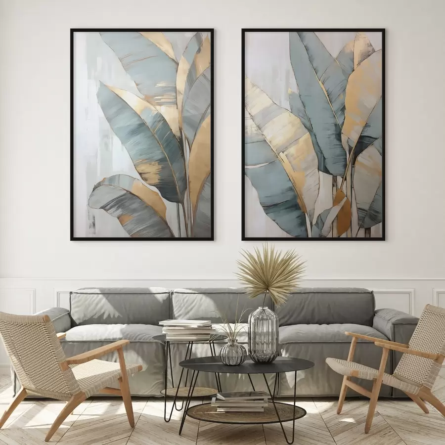 Fotobehang Een set gedempte blauwe, grijze en gele bananenbladeren met zichtbare penseelstreken, op een witte abstracte achtergrond d00645