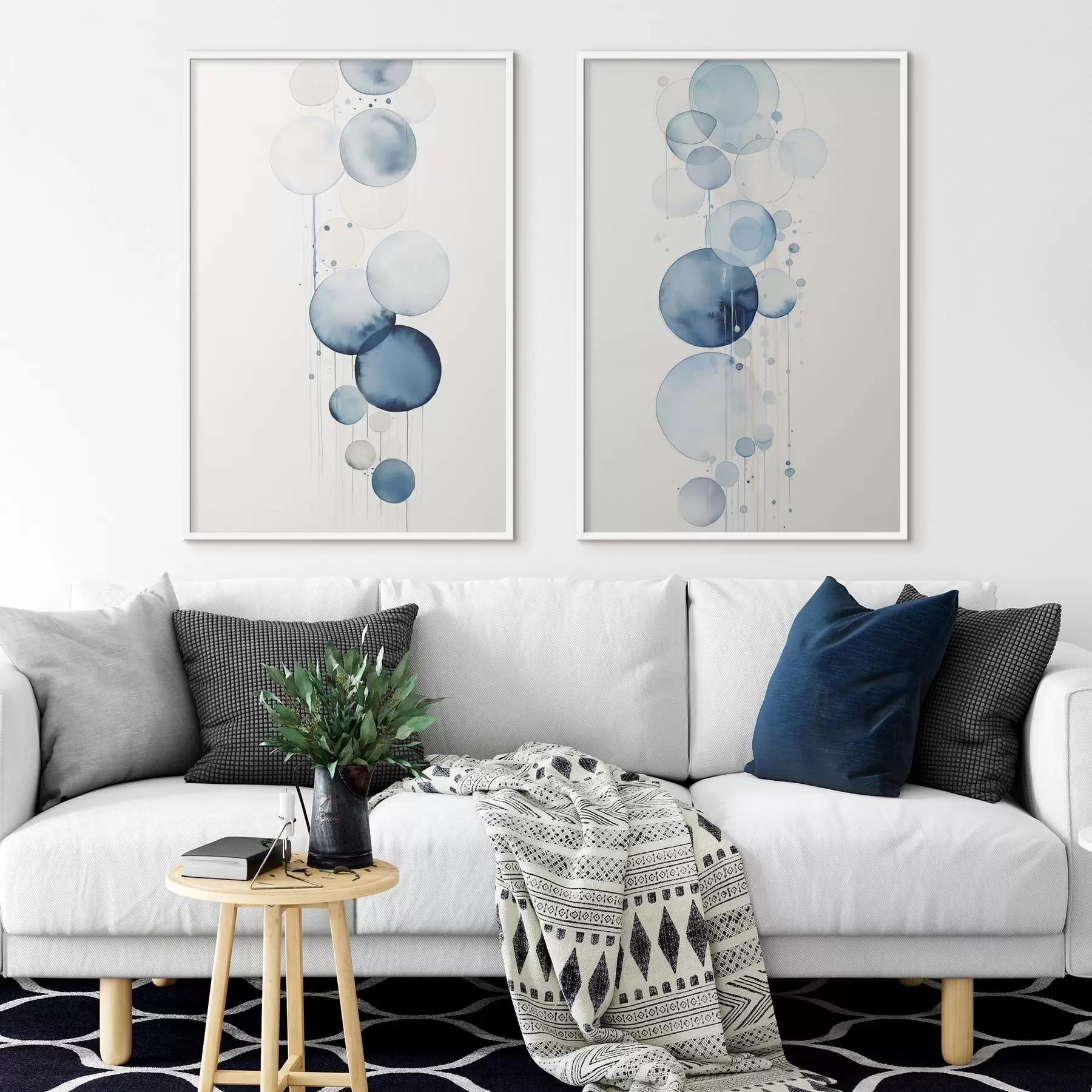 Fotobehang Abstracte blauwe en witte waterverfcirkels met verschillende afmetingen en textuur, tegen een witte achtergrond d01118