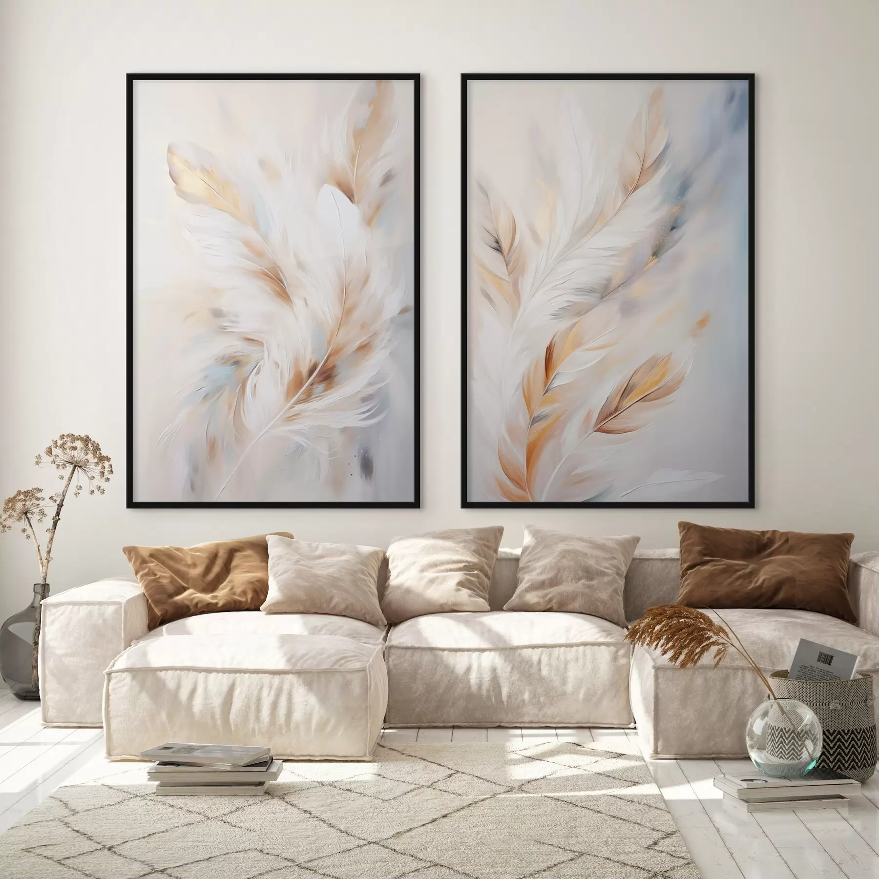 Fotobehang Grote, zachte veren met een mix van witte, gele en bruine tinten, tegen een lichte, abstracte achtergrond. d01247