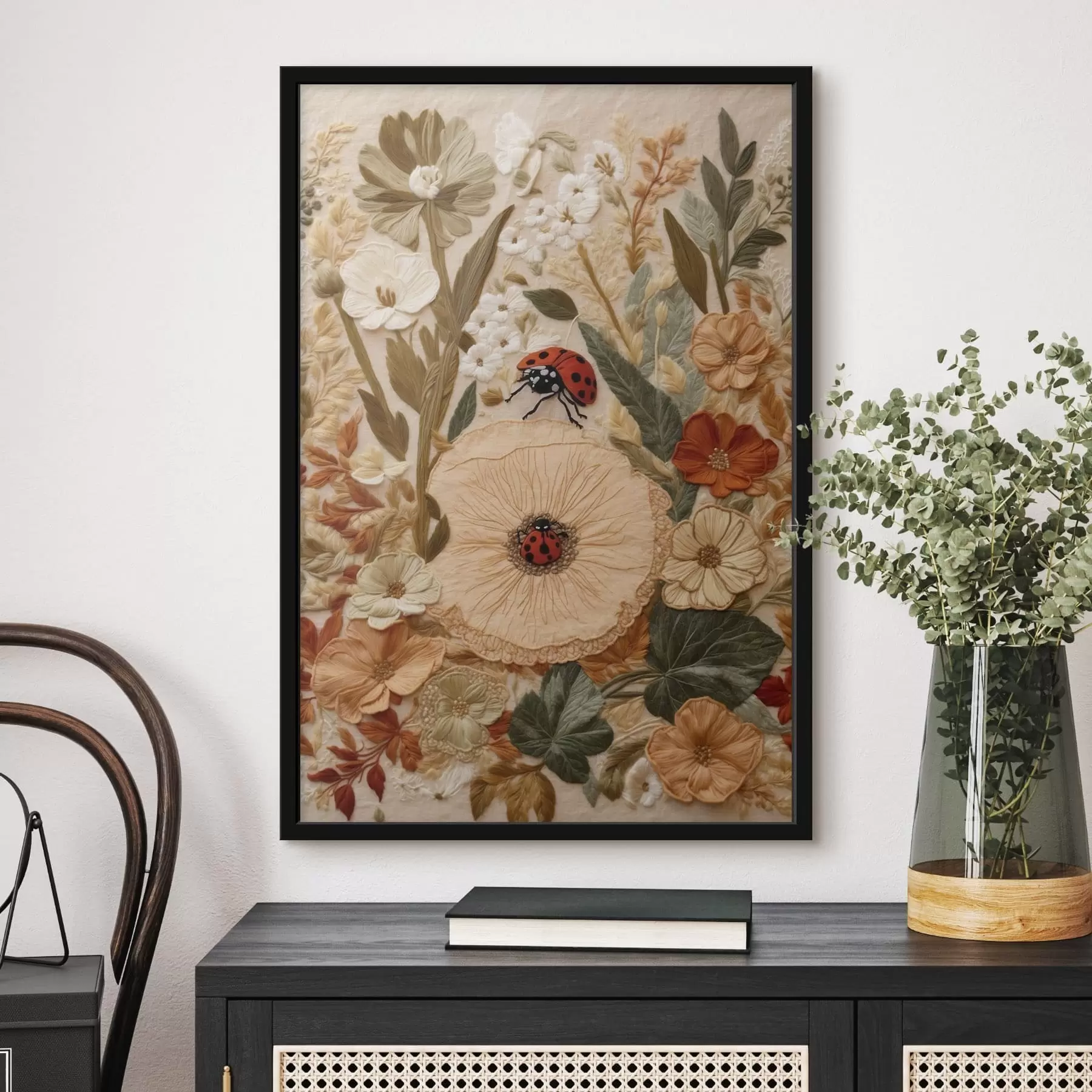 Fotobehang Twee lieveheersbeestjes tussen zachte bloemen f47758