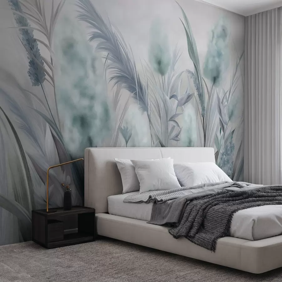 Fotobehang Blauw en grijs pampagras en andere gedroogde bloemen met een zachte, nevelige lucht op de achtergrond w09635v1