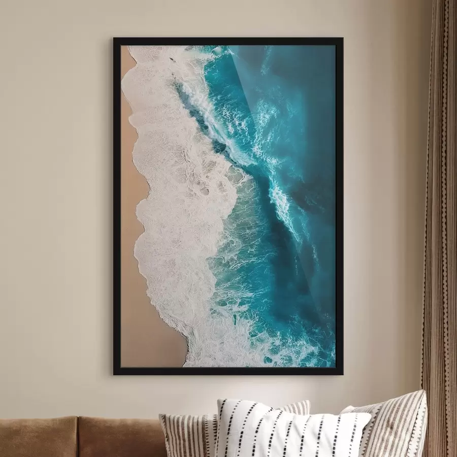 Fotobehang luchtfoto van oceaangolven die het zandstrand raken f48062