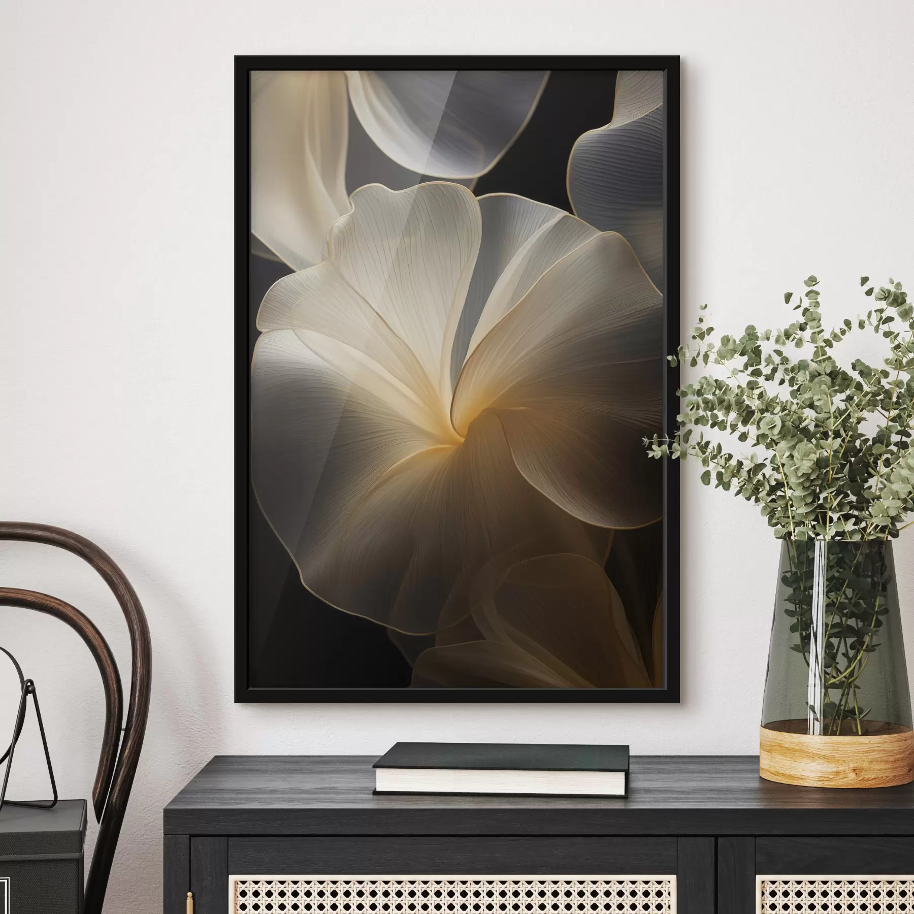 Fotobehang Abstracte, vloeiende, doorschijnende bloemblaadjes met delicate lijnen, tegen een donkere achtergrond f47860