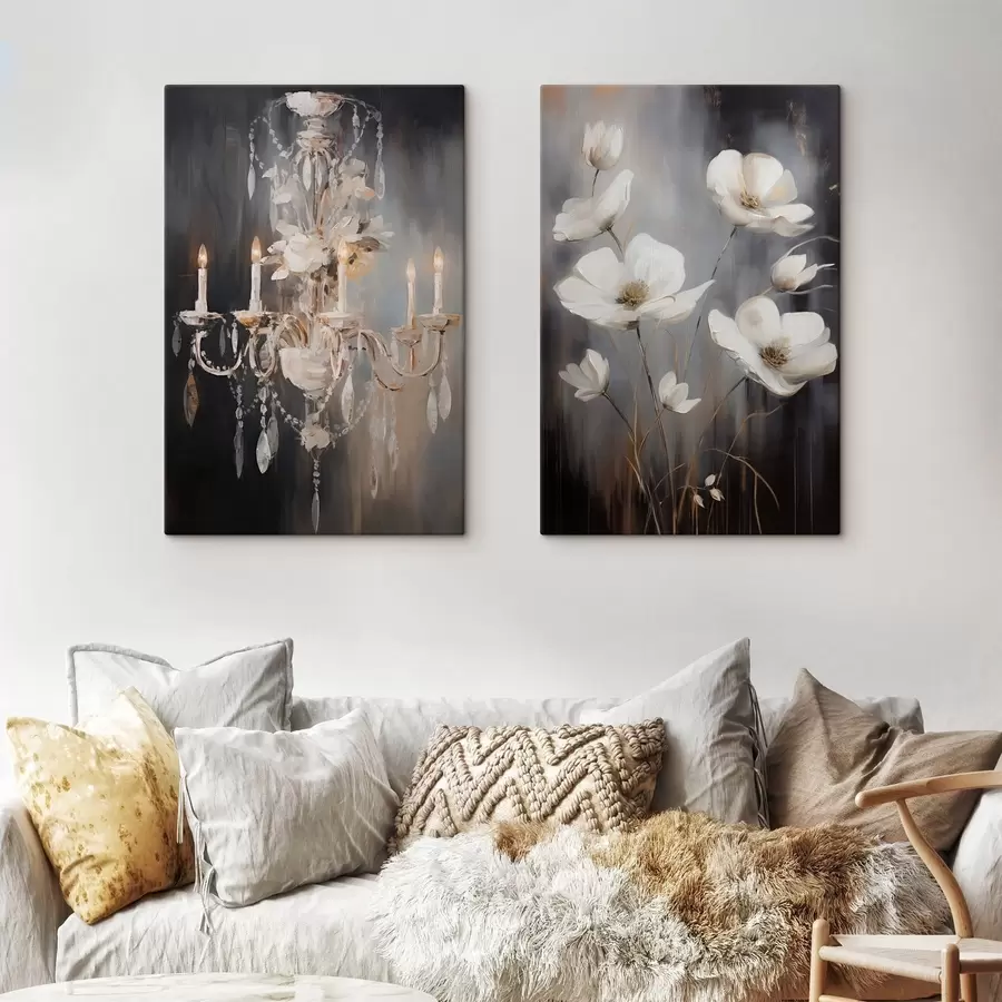  Schilderijen Abstracte sierlijke kroonluchter met brandende kaarsen en bloemenkunst, tegen een donkere, gestructureerde achtergrond m30049