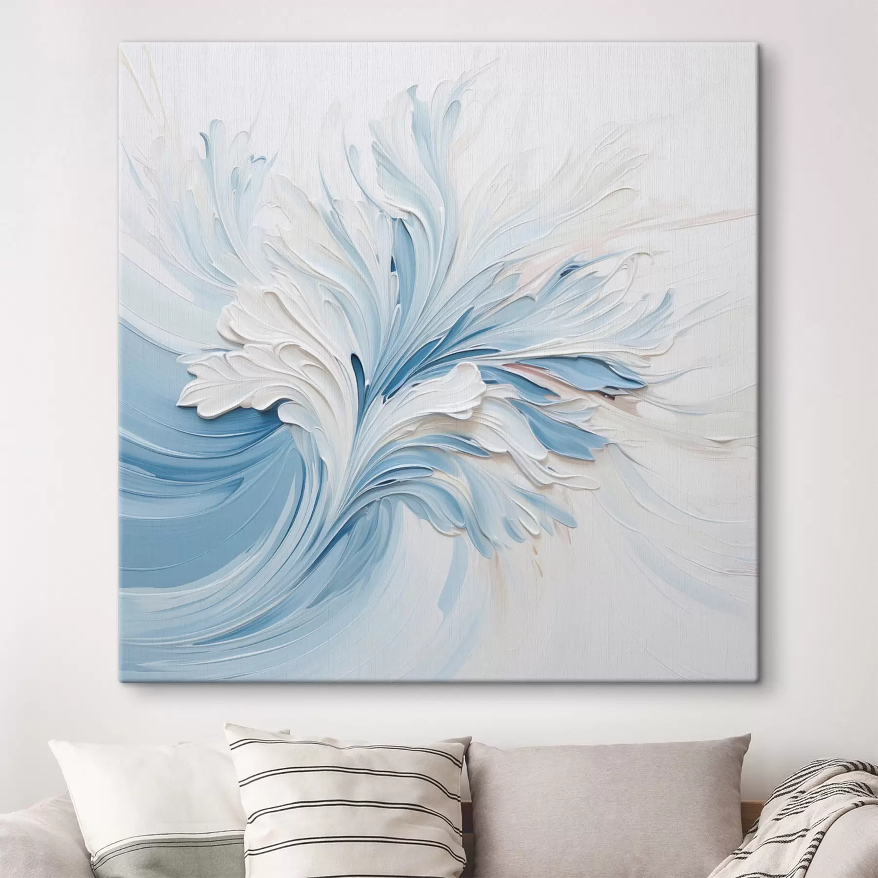  Schilderijen Een abstract bloemmotief in wit en lichtblauw met bloemblaadjes met textuur en wervelende lijnen s48395