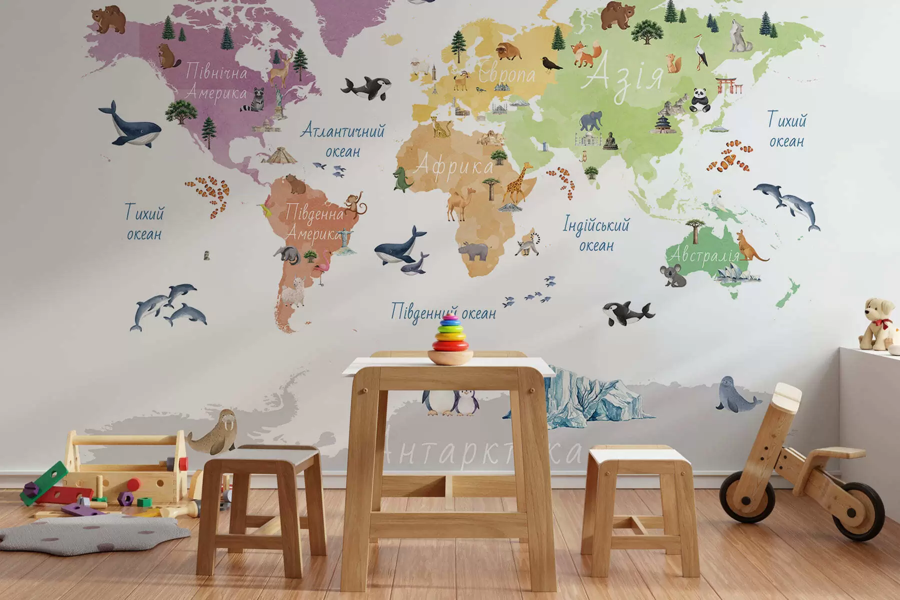 Fotobehang Een kleurenkaart in aquarelstijl met afbeeldingen van dieren, planten en architectuur. Bijschriften in het Oekraïens c00009uk
