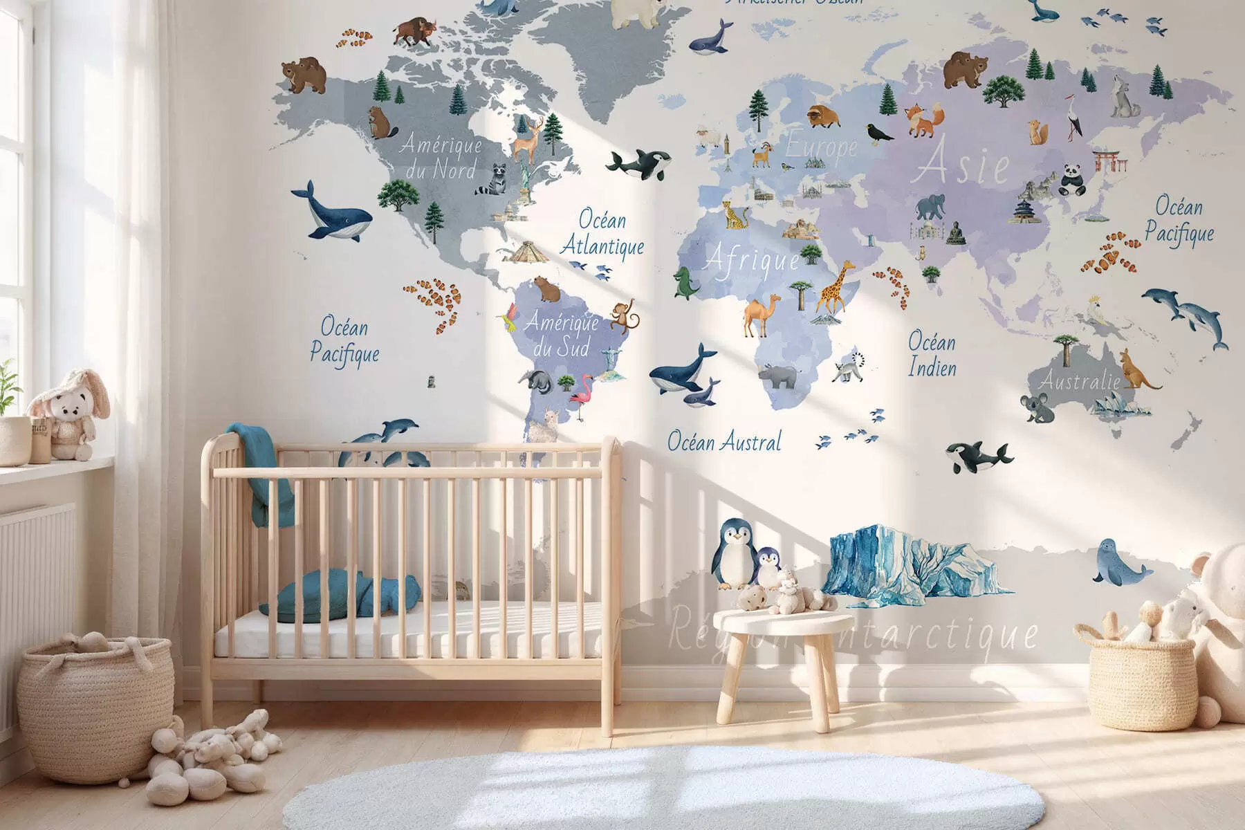 Fotobehang Een blauwe kaart in aquarelstijl met afbeeldingen van dieren, planten en architectuur. Bijschriften in het Frans c00009frv1