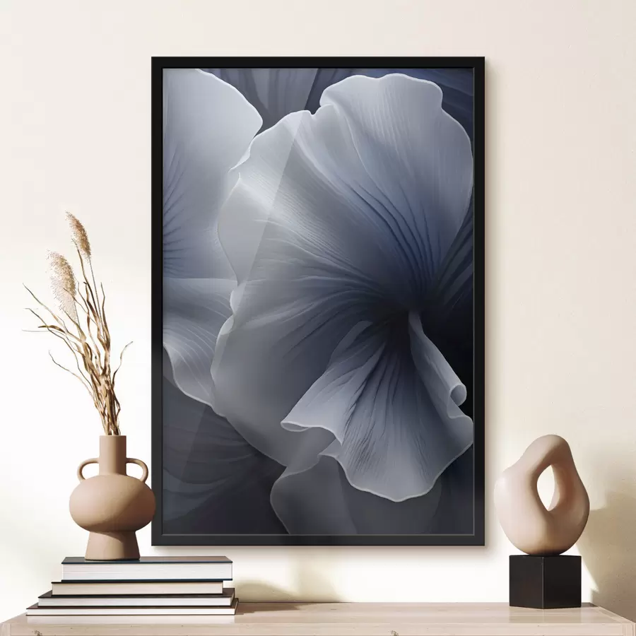 Fotobehang Abstracte blauw-witte bloemblaadjes tegen een donkere achtergrond f48731