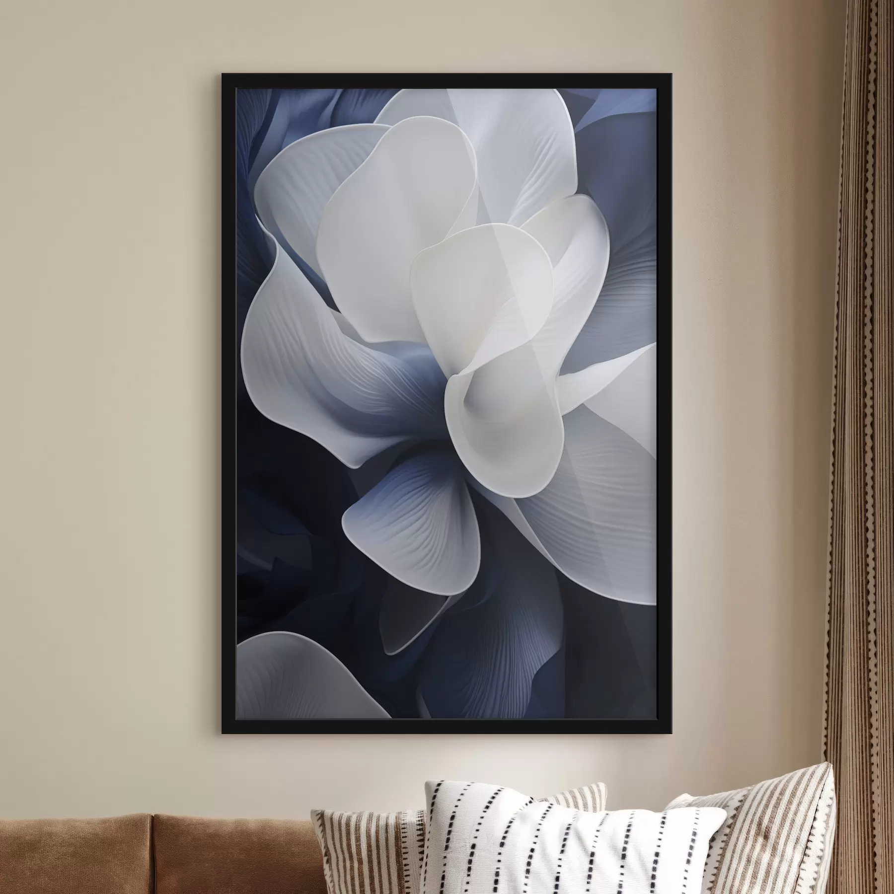 Fotobehang Abstracte blauw-witte bloemblaadjes tegen een donkere achtergrond f48732