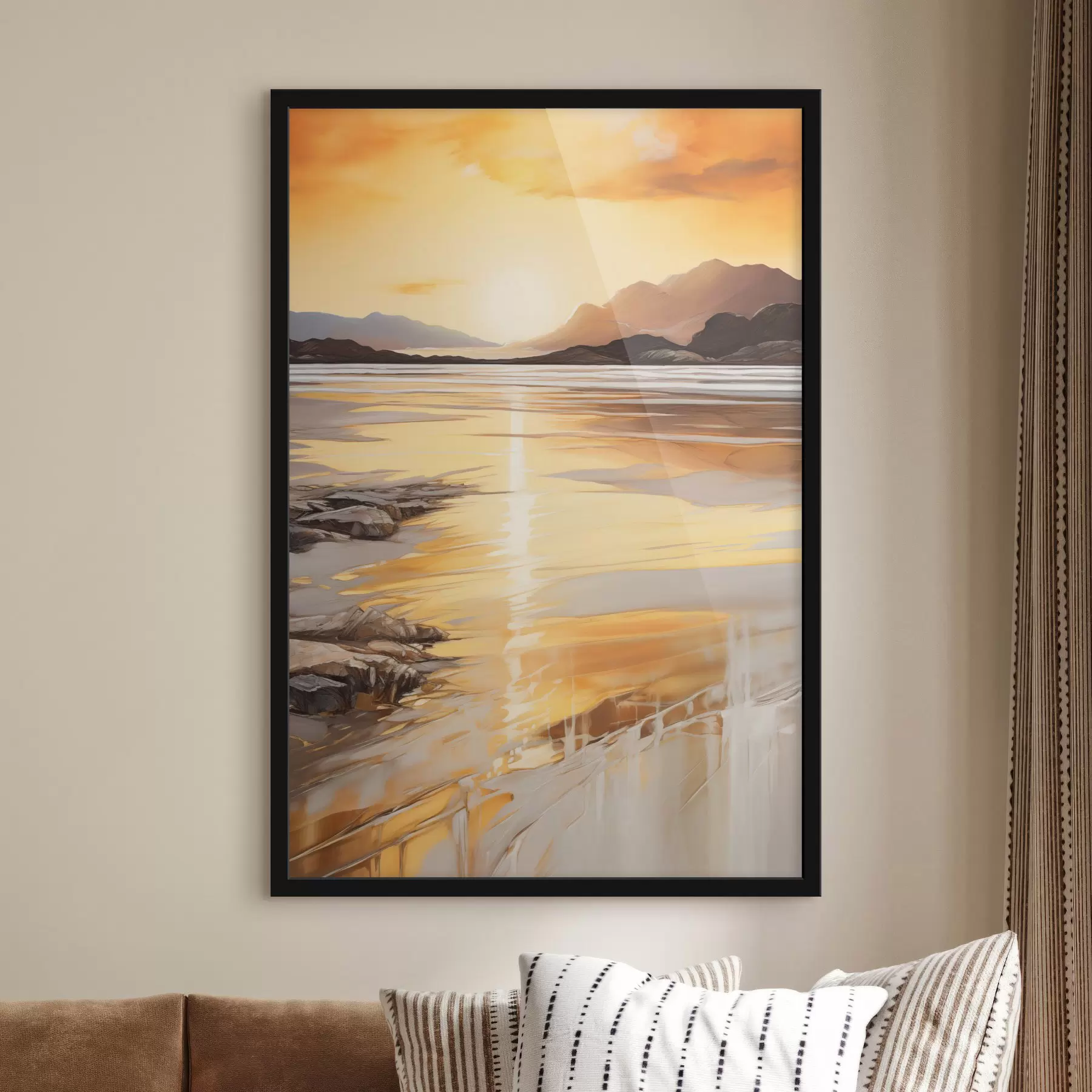 Fotobehang Een landschap met een rivier en bergen onder een warme oranje lucht, zonsondergang f48756