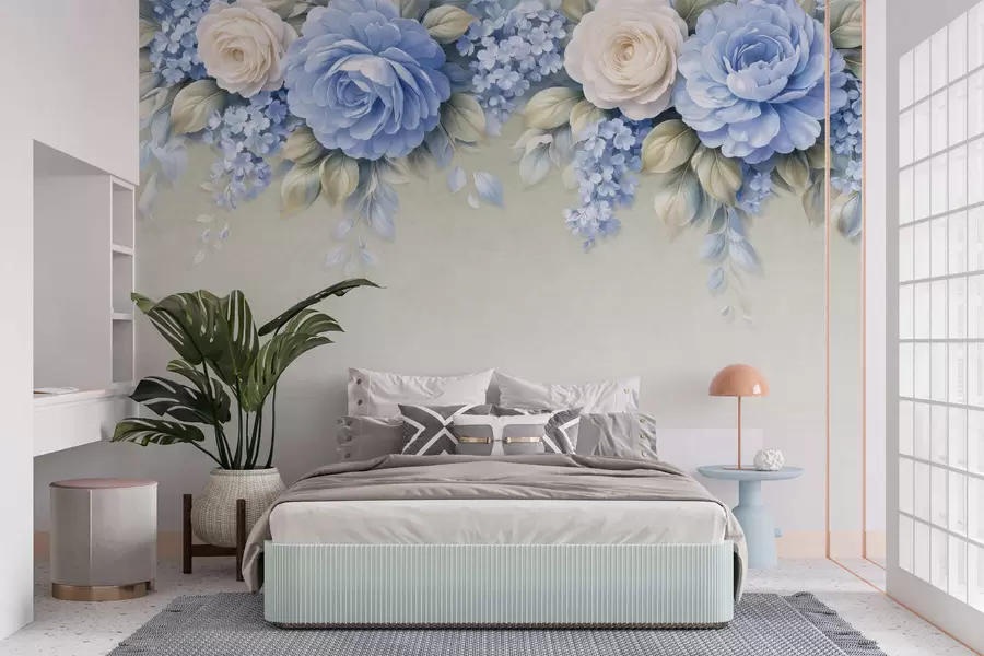 Fotobehang Verfijnde rozen en bloemtrossen in een op porselein geïnspireerde botanische compositie met zacht gelaagde bloemblaadjes en elegante, golvende bladeren w05495
