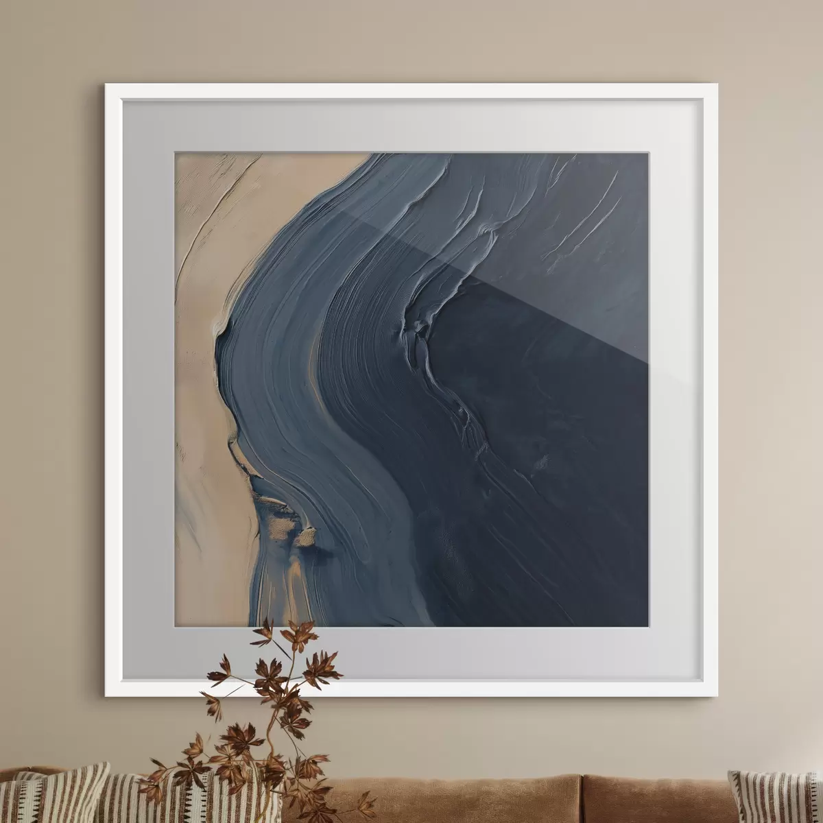 Poster Abstracte diepblauwe golven op een beige achtergrond met expressieve penseelstreken in de stijl van een olieverfschilderij f48884