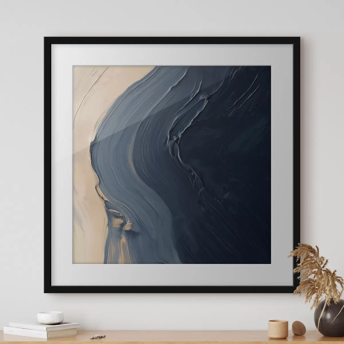 Poster Abstracte diepblauwe golven op een beige achtergrond met expressieve penseelstreken in de stijl van een olieverfschilderij f48884