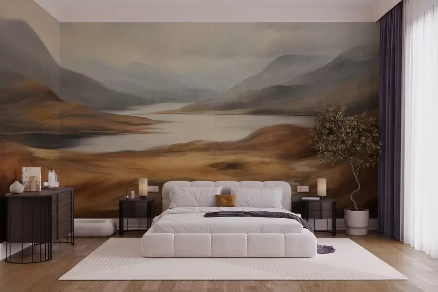 Fotobehang Een landschap met reliëf, een meer omringd door heuvels en bergen onder een bewolkte hemel met droog gras w09756