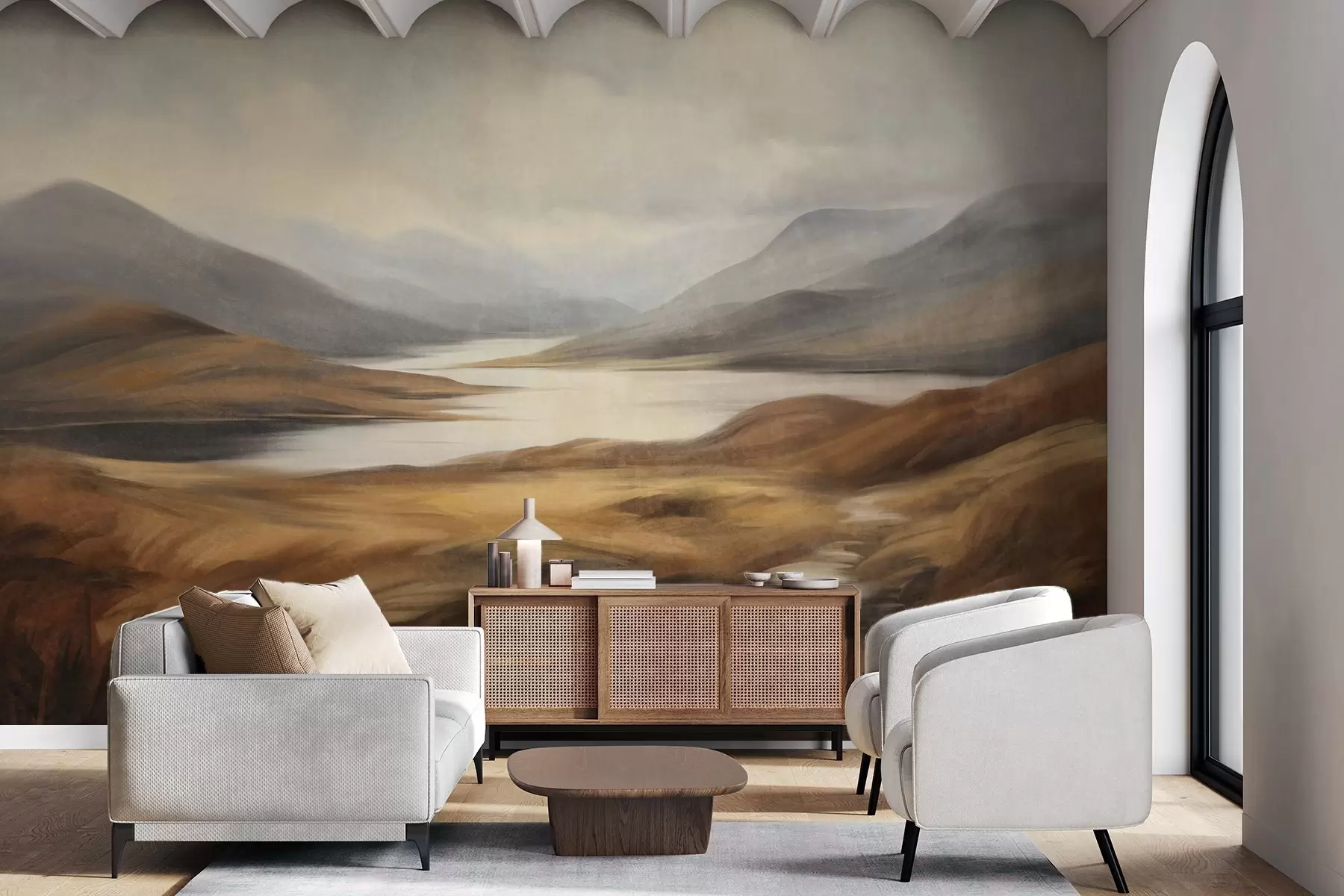 Fotobehang Een landschap met reliëf, een meer omringd door heuvels en bergen onder een bewolkte hemel met droog gras w09756